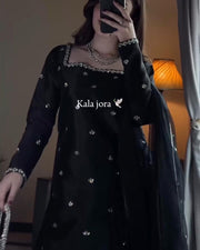 BLACK AUVA